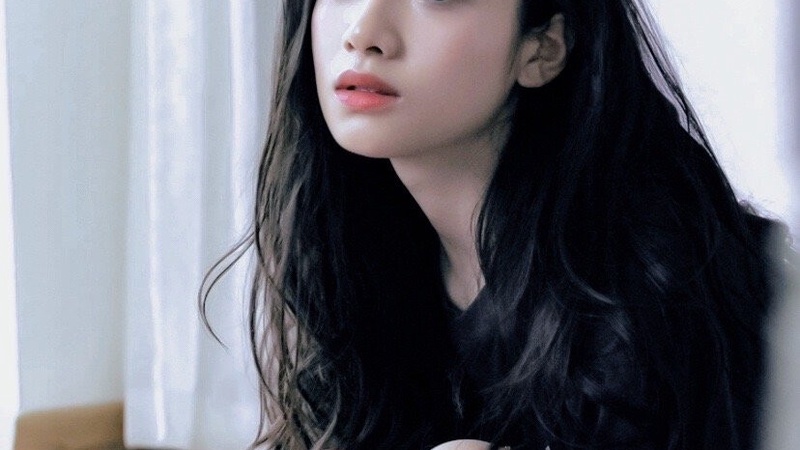 张婧仪周也意外卷入名牌风波，素人小花无辜躺枪引热议